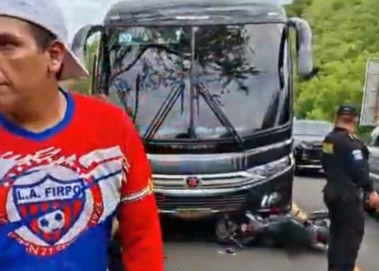 Autobús con aficionados de Firpo sufre accidente en Guatemala