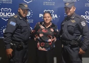 Capturan a mujer con orden judicial vigente por homicidio agravado en Ahuachapán Norte