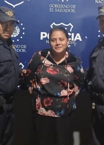 Capturan a mujer con orden judicial vigente por homicidio agravado en Ahuachapán Norte