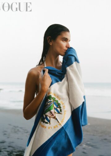 Karla Martínez de Salas llega a El Salvador y muestra en Vogue la belleza de El Zonte