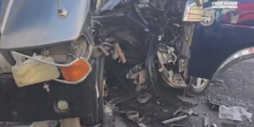 Microbús y volqueta involucrados en siniestro vial en San Salvador 