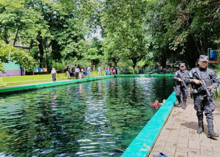 Villatoro destaca que la seguridad permite a los salvadoreños disfrutar las vacaciones con libertad