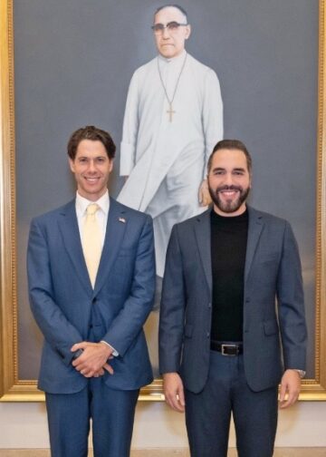 Presidente Bukele se reúne con CEO de importante corporación financiera de EEUU