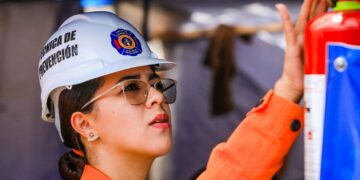 Verifican comercios instalados en feria SívarLand