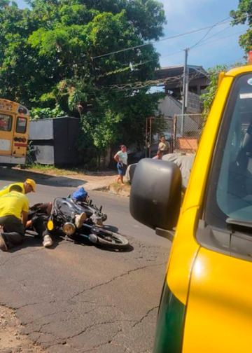 Tres motociclistas lesionados en diversos accidente en La Paz