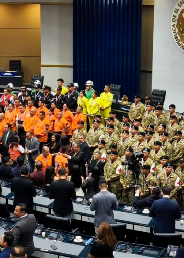 Reconocen a equipo USAR por misión humanitaria en Venezuela