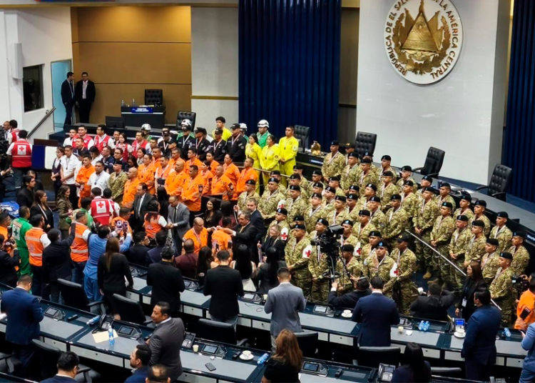 Reconocen a equipo USAR por misión humanitaria en Venezuela
