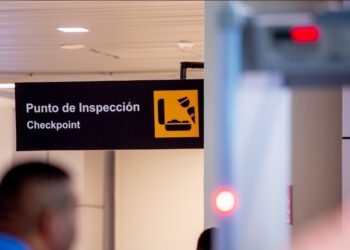 El Salvador fortalece la experiencia de viaje de los pasajeros con nuevas medidas en los puntos de inspección del aeropuerto