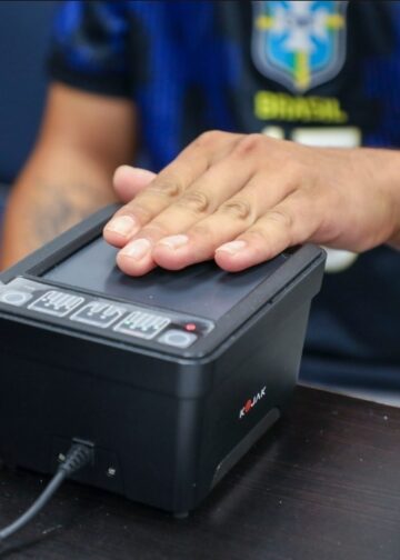 Salvadoreños en cinco ciudades de Estados Unidos ya cuentan con servicio de impresión del DUI in situ