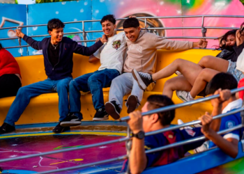 Salvadoreños abarrotan feria SívarLand