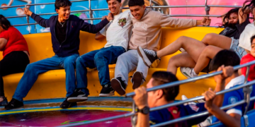 Salvadoreños abarrotan feria SívarLand