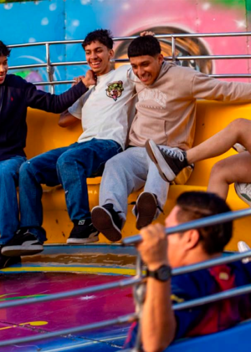 Salvadoreños abarrotan feria SívarLand