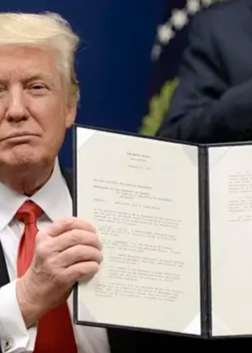 Trump firma decreto para negar ciudadanía a hijos nacidos de madres «turistas»