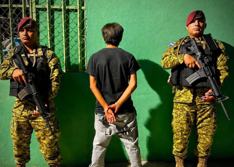 Localizan a menor de 15 años con contenido alusivo a la MS en su teléfono móvil