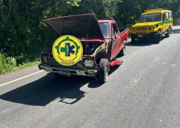 Dos conductores resultan lesionados tras accidente en Cabañas