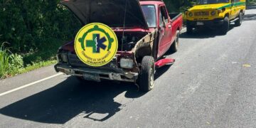 Dos conductores resultan lesionados tras accidente en Cabañas