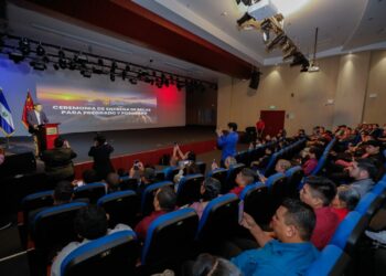 Treinta y cinco becarios salvadoreños estudiarán en universidades de China