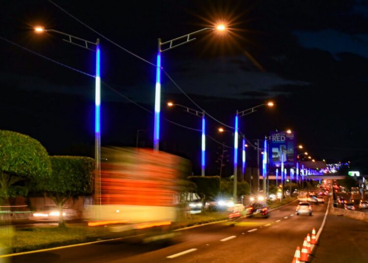 Gobierno ilumina la carretera de Oro