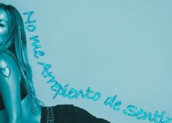 Karol G convierte 14 canciones en un viaje por el amor, la pérdida y la reconstrucción en No me arrepiento de sentir tanto