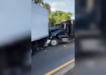 Fuerte accidente involucra a cinco vehículos en Caluco, Sonsonate