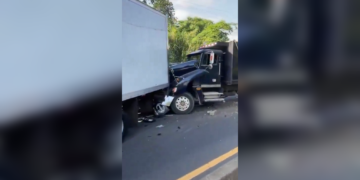 Fuerte accidente involucra a cinco vehículos en Caluco, Sonsonate