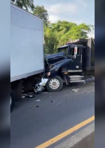 Fuerte accidente involucra a cinco vehículos en Caluco, Sonsonate