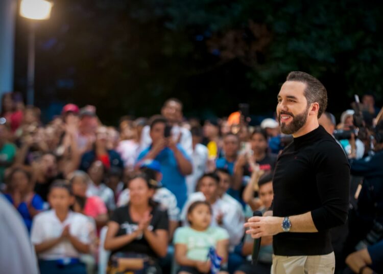 Presidente Bukele reitera que todos los estudiantes tendrán acceso a becas para estudios superiores