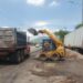 Continúan labores de limpieza y remoción tras siniestro vial en Apopa