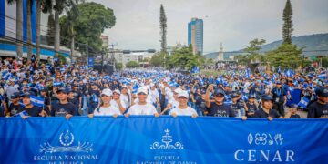 Estudiantes del CENAR participan por primera vez en desfile estudiantil del 15 de septiembre