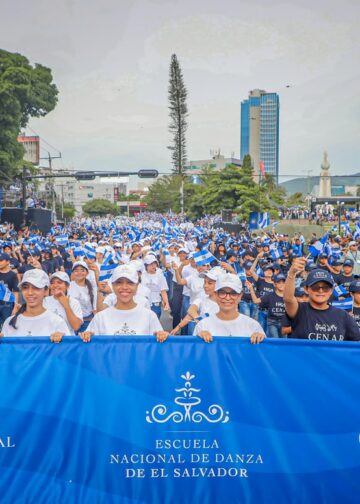 Estudiantes del CENAR participan por primera vez en desfile estudiantil del 15 de septiembre