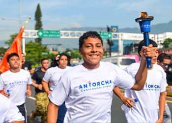 Antorcha centroamericana continúa su paso por El Salvador