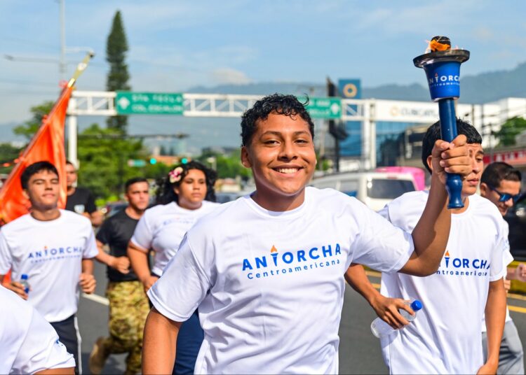 Antorcha centroamericana continúa su paso por El Salvador