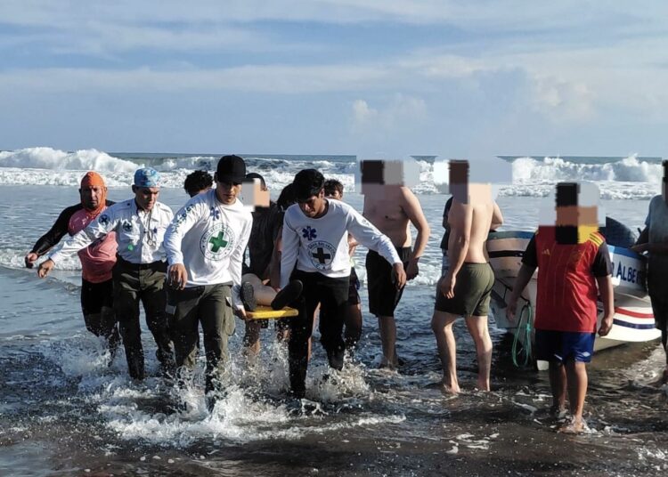Persona muere ahogada en playa El Majahual