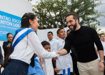 Nayib Bukele anuncia tutores con inteligencia artificial para nueva escuela de Los Toles