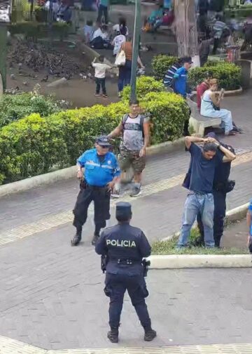 Sistema de reconocimiento facial alerta sobre persona con orden judicial en Santa Ana