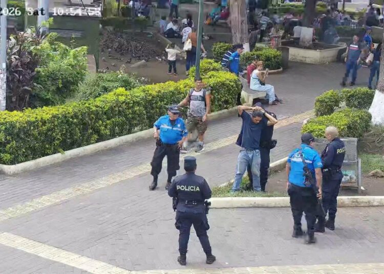 Sistema de reconocimiento facial alerta sobre persona con orden judicial en Santa Ana