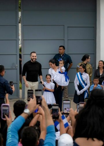 Presidente Bukele entrega renovado Centro Escolar en Los Toles durante los 205 años de Independencia
