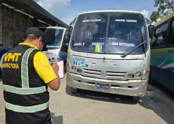 VMT sanciona con $150 a conductor de buseta de la ruta 5 tras denuncia en redes sociales