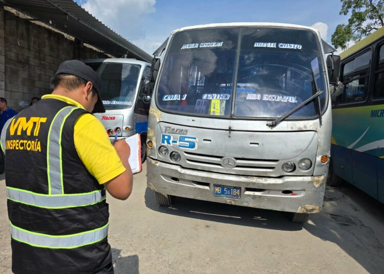 VMT sanciona con $150 a conductor de buseta de la ruta 5 tras denuncia en redes sociales