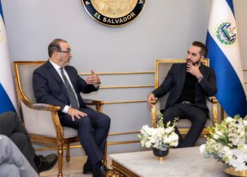 Presidente Bukele sostiene importante reunión con ejecutivos del CAF