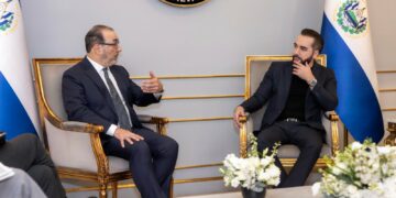 Presidente Bukele sostiene importante reunión con ejecutivos del CAF
