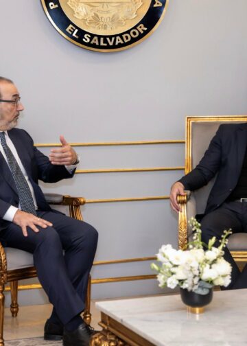 Presidente Bukele sostiene importante reunión con ejecutivos del CAF