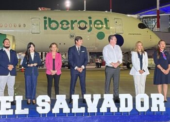 Iberojet inaugura operaciones en El Salvador con llegada de primer vuelo desde Madrid