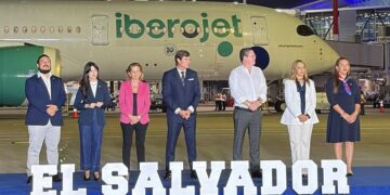 Iberojet inaugura operaciones en El Salvador con llegada de primer vuelo desde Madrid