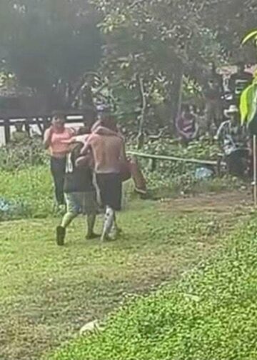 Seis lesionados tras impacto de rayo en una cancha de fútbol de Izalco