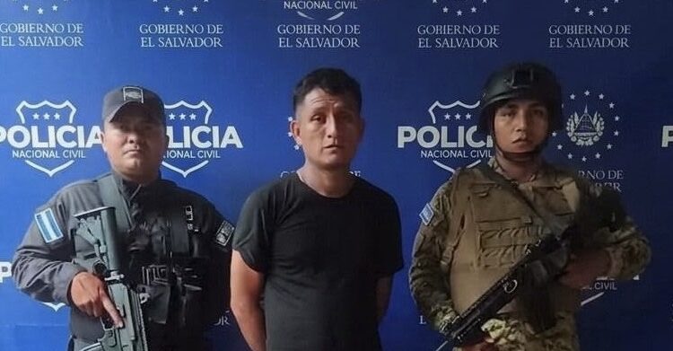 Capturan a sujeto con orden de captura por homicidio en La Libertad