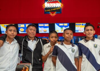 Más de 300 estudiantes de Sonsonate participan en jornada de cine