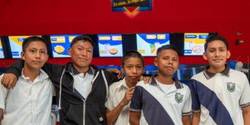 Más de 300 estudiantes de Sonsonate participan en jornada de cine