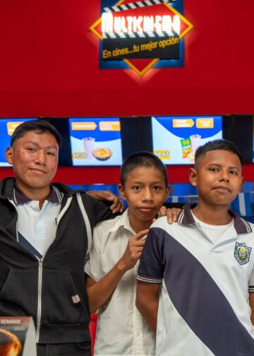 Más de 300 estudiantes de Sonsonate participan en jornada de cine