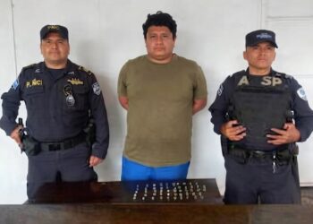 PNC captura a hombre que llevaba cocaína escondida en el pantalón durante intervención en carretera